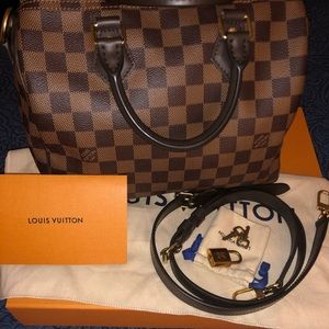 LOUIS VUITTON Authentic Speedy Bandouliere 25 Bag